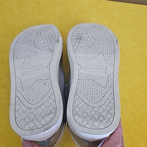 Steve Madden Converse style iridescent sneakers girls size 4 - Picture 6 of 10